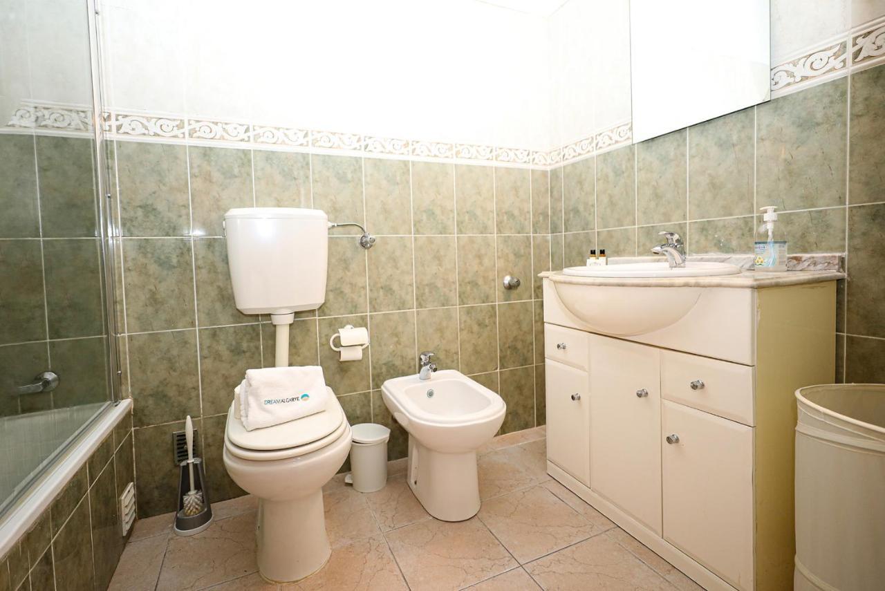 B63 - Corner Street Historic Center Apartment In Lagos Buitenkant foto